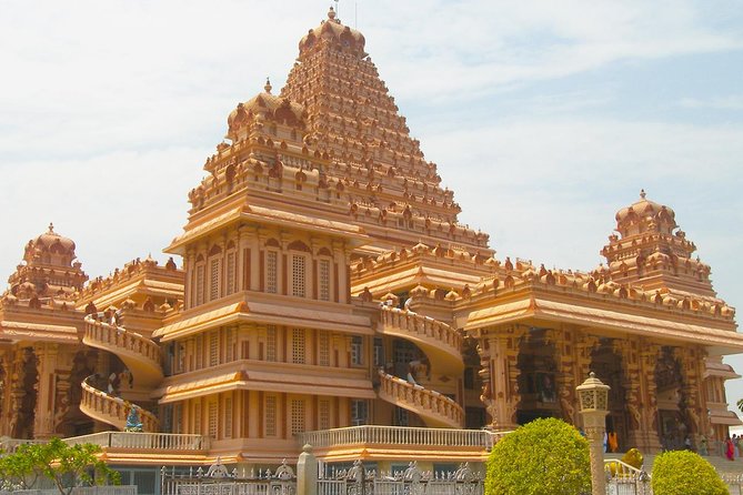 Private Spiritual Tour: Akshardham Temple, Lotus Temple & ISKCON in South Delhi - Pickup, private driver, and the reality of Delhi traffic