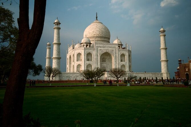 Private Sunrise Taj Mahal & Agra Tour from Delhi by Luxury Car - Delhi to Agra in a Private AC Car: What to Expect