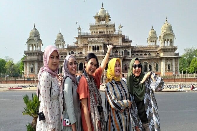 Private Taj Mahal, Agra Fort & Baby Taj Tour from Delhi by Car - Courtyard Agra food break: 45 minutes to reset and eat like a local