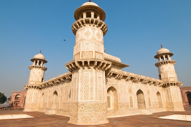 Private Taj Mahal, Agra Fort & Baby Taj Tour from Delhi by Train - Lunch and local food break in Agra: eat smart, not late