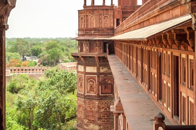 Private Taj Mahal & Agra Fort Tour, Dine with a View - Taj Museum at Naubat Khana: the 15 minutes that adds real context