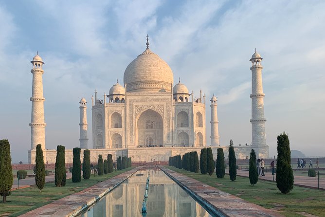 Private Taj Mahal Sunrise and Agra Fort Skip the Line Tour - How pickup, cars, and skip-the-line change the day