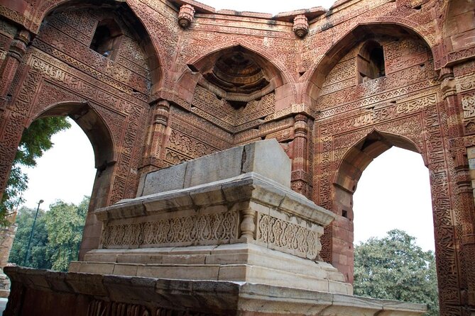 Private Tour in Mehrauli Archaeological Park & Qutub Minar - Key things to know before you go