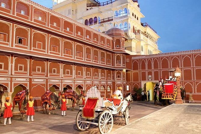 Private Tour of Instagrammable Photogenic Spots in Jaipur - Stop 4, Hawa Mahal: the Palace of Wind and the best-known angles