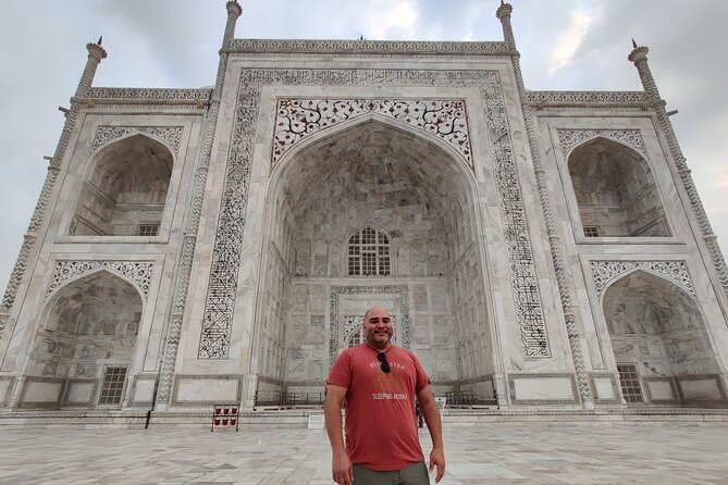 Private Tour of Taj Mahal from Delhi by Chauffeured Car - Agra Fort in 90 Minutes: Mughal Power, Defensive Walls, Big Views