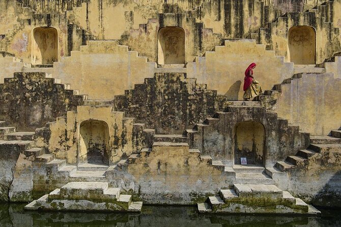 Private Transfer Agra To Jaipur Via Fatehpur Sikri & Chand Baori, Step Well - A smooth Agra to Jaipur transfer that actually gives you something