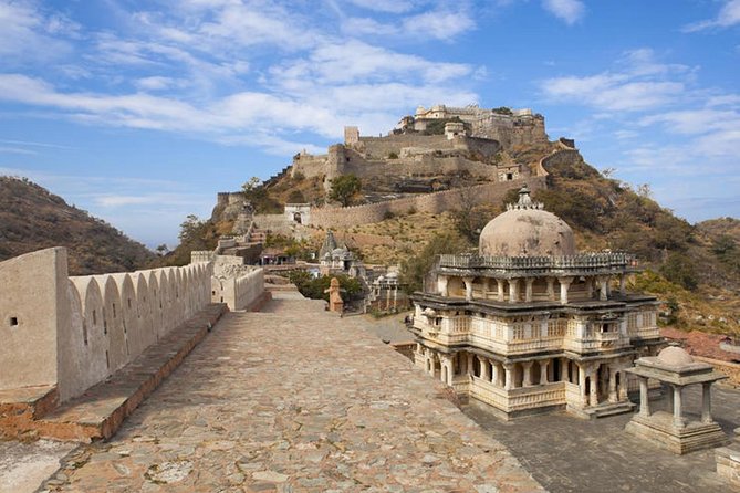 Private Transfer From Udaipur To Jodhpur Via Jain Temple & Kumbhalgarh Fort - Small streets, nearest pickup points, and avoiding day-of confusion