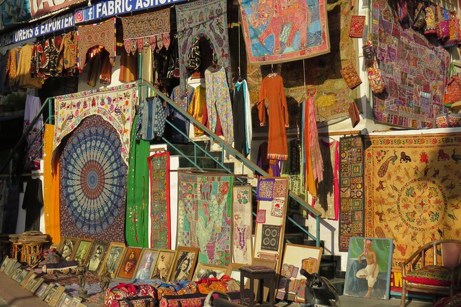 Private Udaipur Shopping Tour with Pickup & Drop-off - Jagdish Chowk home décor focus, from paintings to glass