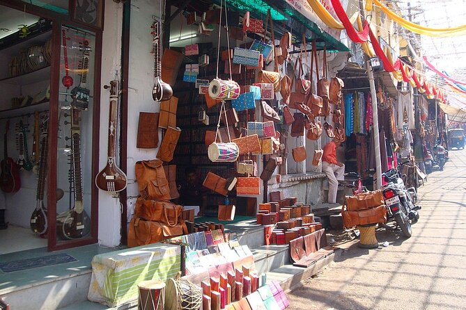 Private Udaipur Shopping Tour with Pickup & Drop-off - Hathipole Market and its bargain-friendly folk art lane
