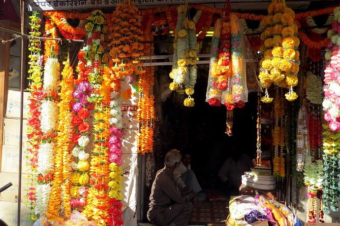 Private Udaipur Shopping Tour with Pickup & Drop-off - Bapu Bazaar for Khadi, books, and practical shopping