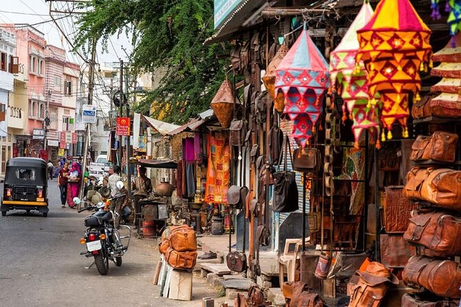 Private Udaipur Shopping Tour with Pickup & Drop-off - Bada Bazaar streets for Rajasthani handicrafts and everyday finds