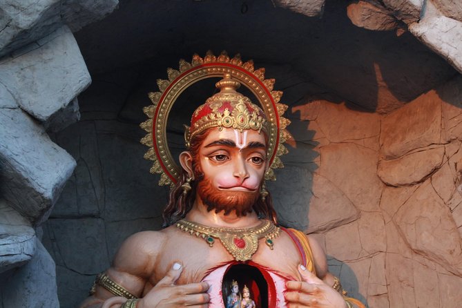 Private Walking Tour in Rishikesh - Stop 3: Gita Bhawan, hundreds of rooms and strong visitor pull