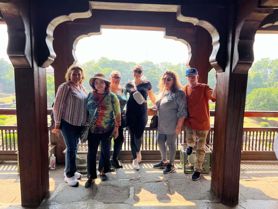 Pune: Old City & Camp Cultural Walking Tour with Local Snack - Entering Old Pune: Shaniwar Wada Fort, Temples, Palaces, and Market Lanes