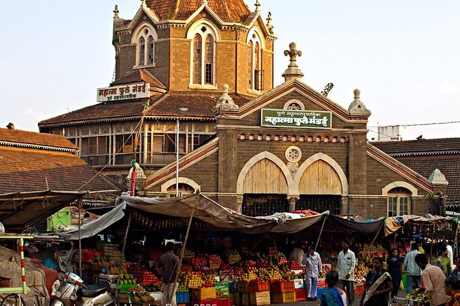 Pune Walking Tour with a Punekar - Phule Market: Old Victorian Architecture in a Working Food World