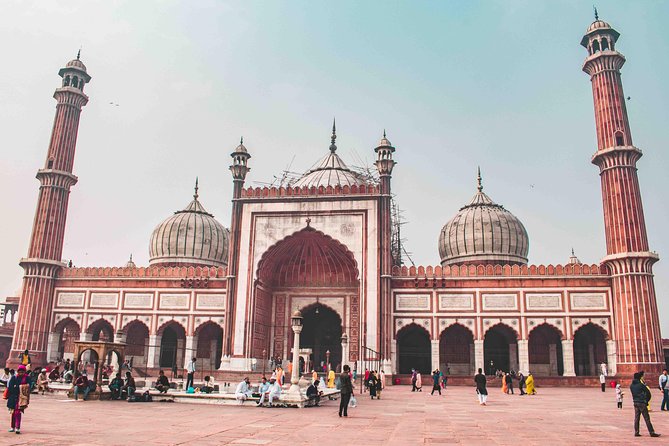 Red Fort & Old Delhi: Half Day Heritage Walking tour - Sis Ganj Gurudwara, Then Khari Baoli: From Quiet to Spice Wholesale