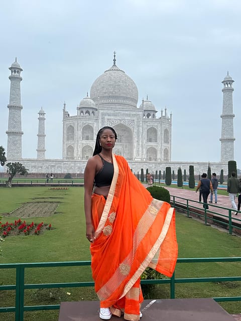 Rent a sari or kurta pajama for Taj Mahal visit & picture - Key things that make this outfit rental work