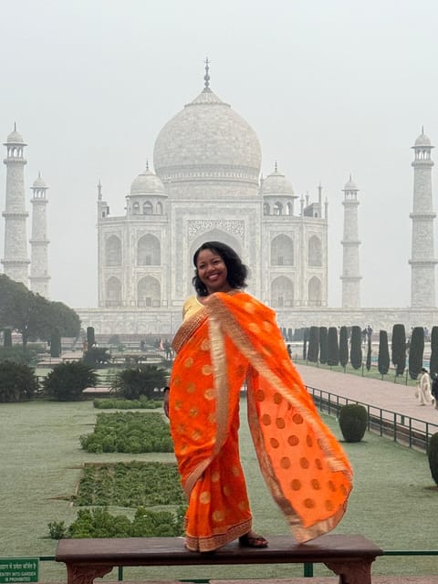 Rent a sari or kurta pajama for Taj Mahal visit & picture - Small practical tips before you go