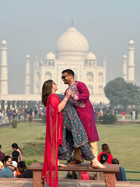 Rent a sari or kurta pajama for Taj Mahal visit & picture - Inside the Taj Mahal: using the separate entrance well
