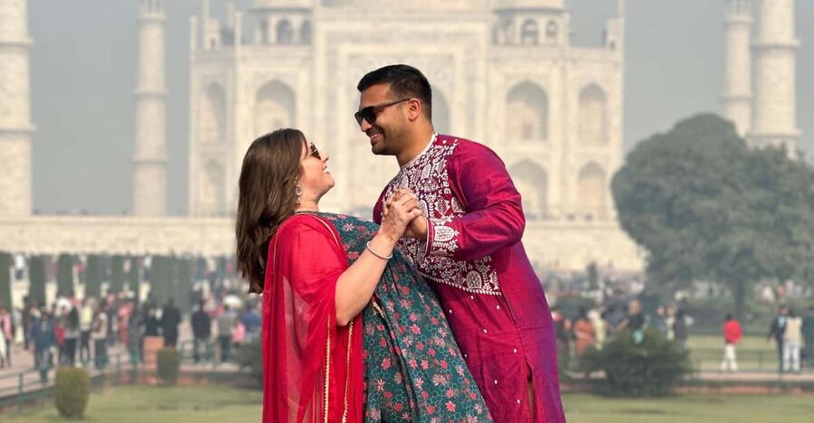 Rent a sari or kurta pajama for Taj Mahal visit & picture - Choosing the right look: color, comfort, and photo payoff