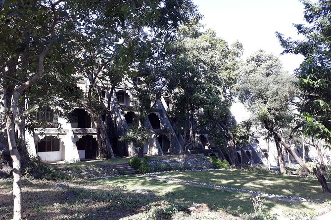 Rishikesh: Beatles Ashram Art & Meditation Walking Tour - Gita Bhawan at the river: symbolism, space, and a strong sense of place