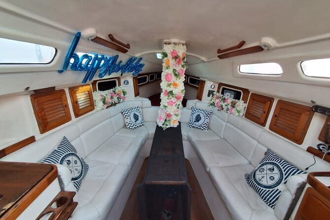 Sailing Experience in Mumbai on Mid Size Yacht - Why a mid-size yacht sail is the smart Mumbai move