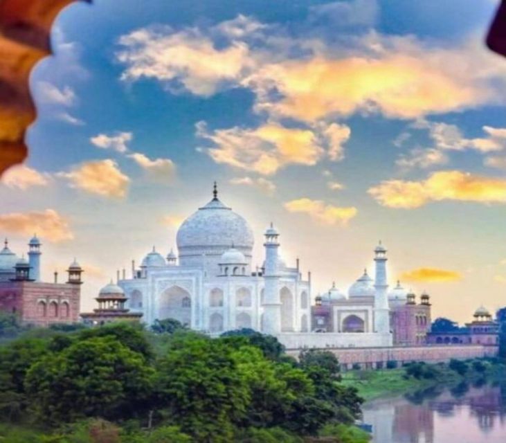 Same Day Taj Mahal Tour from Delhi by Gatimaan Express Train - Pickup, Drivers, and the Crowd-Friendly Pace at the Taj Mahal