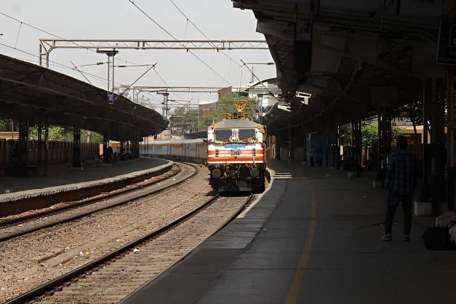 Same Day Taj Mahal Tour from Delhi by Gatimaan Express Train - Gatimaan Express and Shatabdi Express, and Why Class Choice Matters