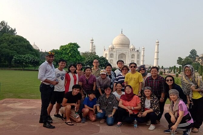 Sameday Taj Mahal Tour From Delhi With Lunch at 5 Star Hotel - A one-day Taj Mahal plan from Delhi that does not waste your energy