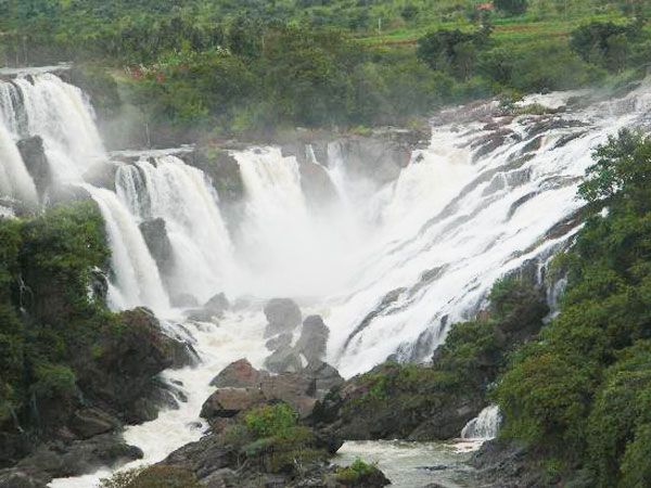 Shivanasamudra Waterfalls & Ancient Somnathpur Tour - Shivasamudra Falls: Gaganachukki and Bharachukki, 320 Feet of Mist