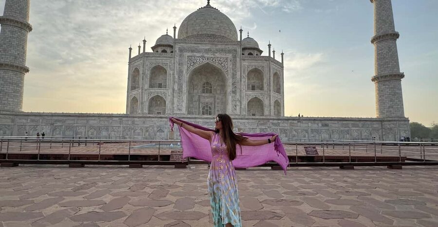 skip the line taj mahal tour with private tour guide - Entering the Taj grounds without the scramble