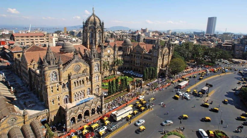 South Mumbai: Cultural Heritage Walking Tour - Gateway of India and the Taj Mahal Palace Hotel, the classic photo zone with context