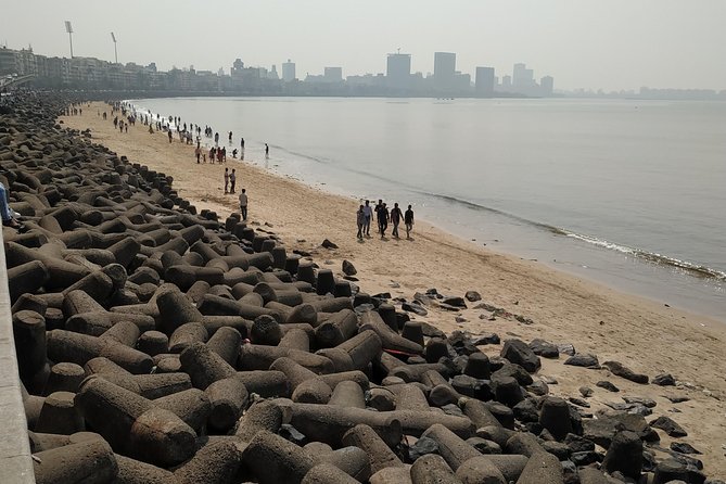 Spiritual & City Highlights: Private Mumbai Temple Tour by AC Car - Gateway of India, Taj Mahal Palace, and Marine Drive: the iconic opener