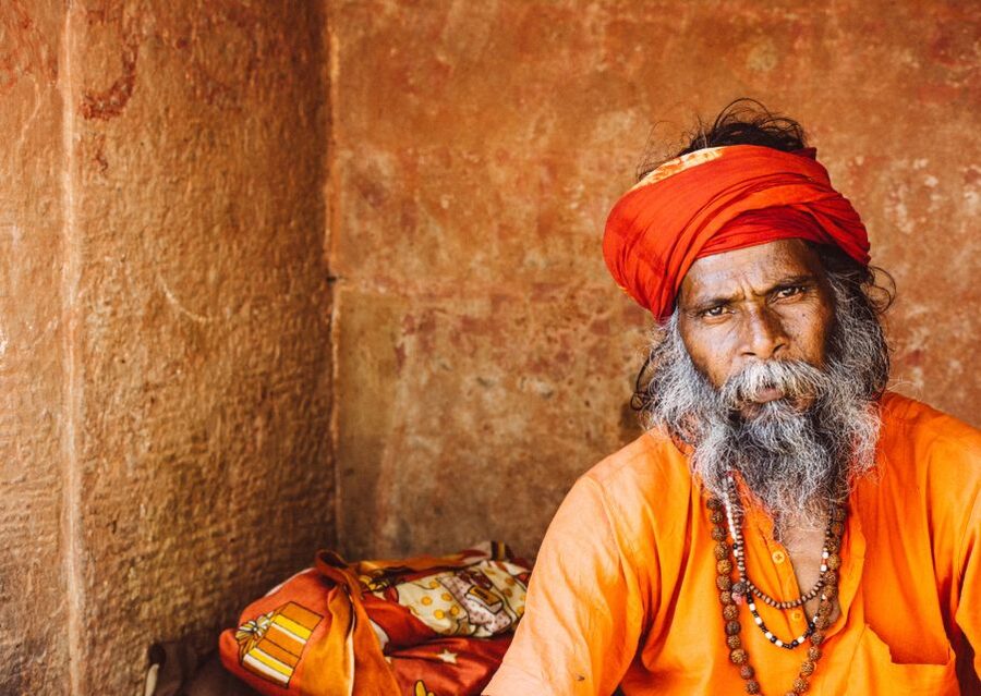 Spiritual Tour in Varanasi with a local- 2 Hours Tour - Meeting your English and Hindi storyteller guide