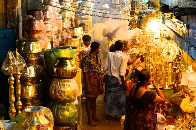 Spiritual Trails of Old Town Madurai (2 Hours Guided Walking Tour) - Meenakshi Amman Temple: Reading the Gates, Water, and Ritual Meaning