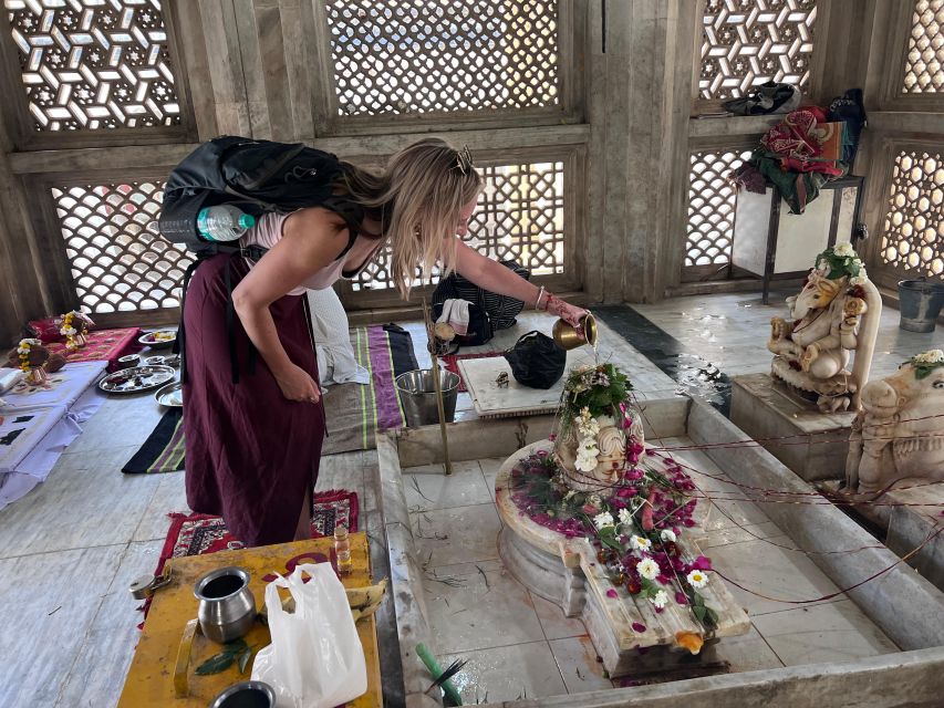 Spiritual Walking tour with Puja Ceremony -The Pushkar Route - Old Vishnu Temple and Jaipur Ghat: where architecture meets real life