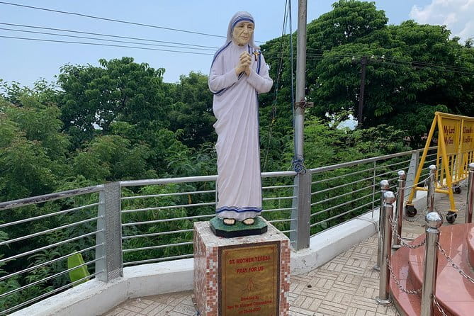St Thomas Trail in Chennai by Wonder tours - Little Mount Shrine: the cave, penance, and an escape opening