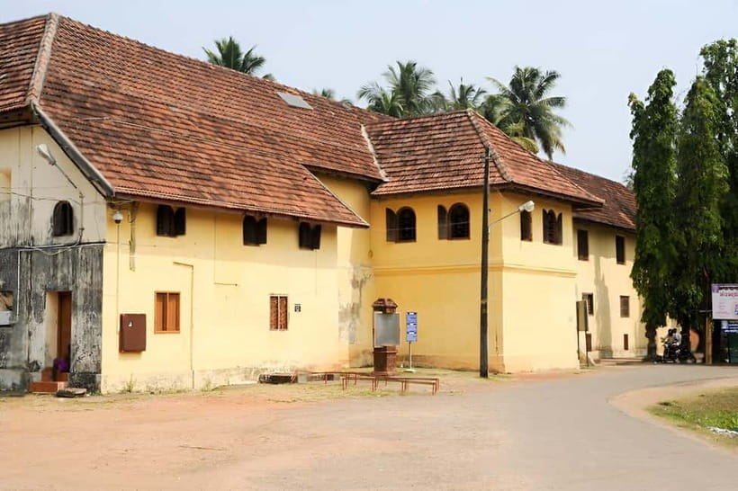Stories of Jew Town: Guided Heritage Walk in Kochi - Paradesi Synagogue: Belgian Glass Chandeliers and Old Ritual Objects
