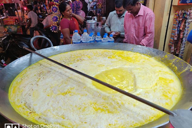Street Food walking tour in Bangalore with a food evangelist - KR Market: spices, flowers, and the fastest way to get oriented