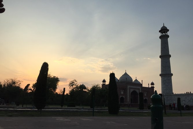 Sunrise Taj Mahal Tour With Female Tour Guide - Stop 2: Agra Fort, UNESCO context and a different kind of wow