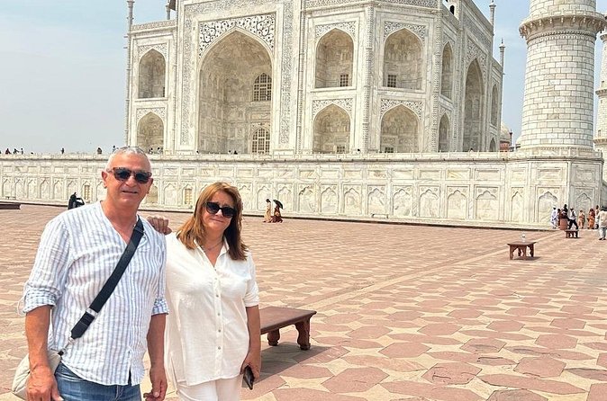 Taj Mahal, Agra Fort & Baby Taj tour from Delhi by Car with Meal - Lunch at DoubleTree by Hilton Agra: a 5-star buffet stop that actually helps