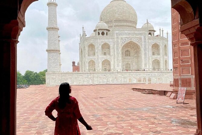 Taj Mahal, Agra Fort & Baby Taj Tour from Delhi with Meal - Meal at DoubleTree by Hilton Agra: Convenience Included, Drinks Extra