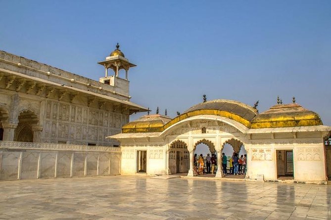 Taj Mahal & Agra Fort Day Tour From Delhi - All Inclusive & Lunch - Guides and the Photo Moment: What You Gain Beyond Tickets