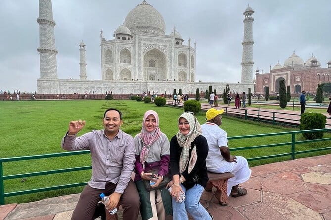 Taj Mahal & Agra Sameday Tour from Delhi by Car with 5 Star Lunch - Agra Fort in One Hour: Compact, Dramatic, and Worth the Detour
