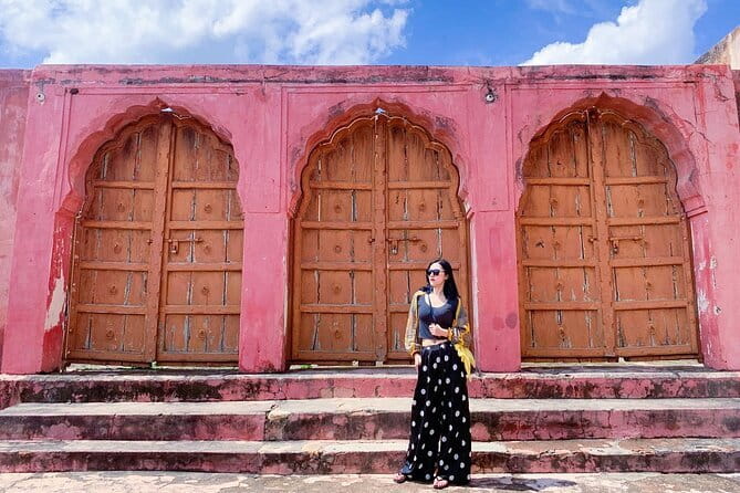 Taj Mahal and Agra Private Day Tour From Jaipur with 5 Star Meal - Agra Fort: UNESCO Walls, Mughal Stories, and a Tight 1-Hour Window