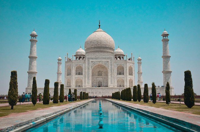 Taj Mahal Day Tour by Superfast Gatimaan Train from Delhi - Lunch at a 5-star hotel: when you need fuel, not a time sink
