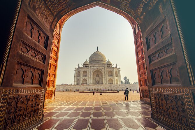 Taj Mahal entry tickets - Skip the line with Licensed Tour Guide - Entering the Taj Mahal: what a licensed guide changes for you