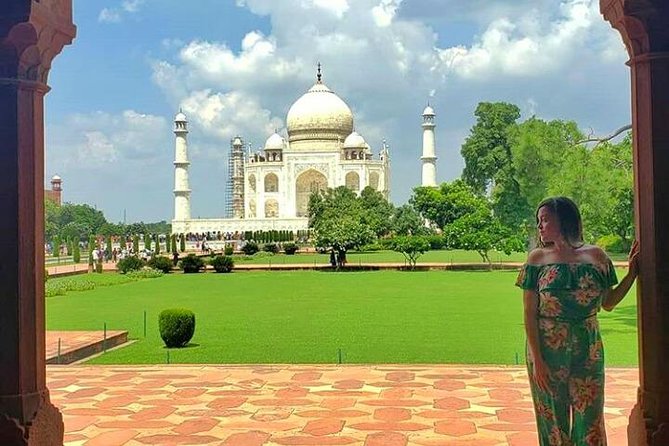 Taj Mahal Private Guided Tour from Delhi with Tickets + Food - Lunch in Agra: The 5-Star Buffet Option