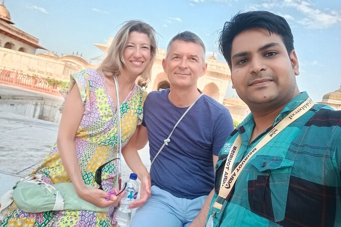Taj Mahal Skip-the-Line Guided Tour with Multiple Options - A private Taj Mahal walk: tombs, story, and pauses for photos