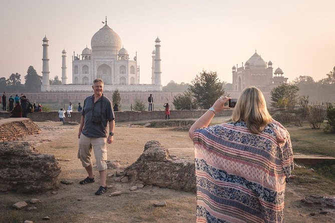 Taj Mahal Skip-the-Line Guided Tour with Multiple Options - Who your guide might be, and why it matters