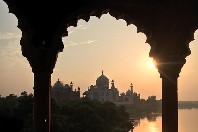 Taj mahal skip the line ticket guide and transport - Hotel pickup, private transport, and bottled water value